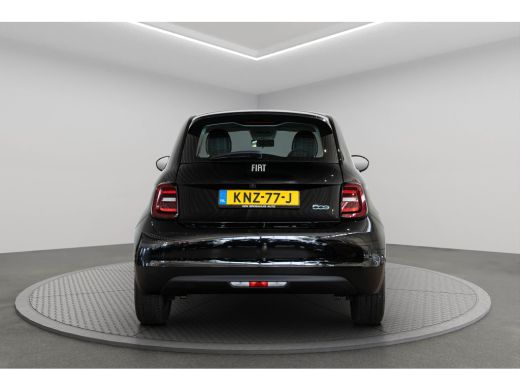 Fiat 500 Urban 42 kWh l Apple Car Play l Android l Camera l Leder Multi Stuur l Cr Control l Climate Contr... ActivLease financial lease