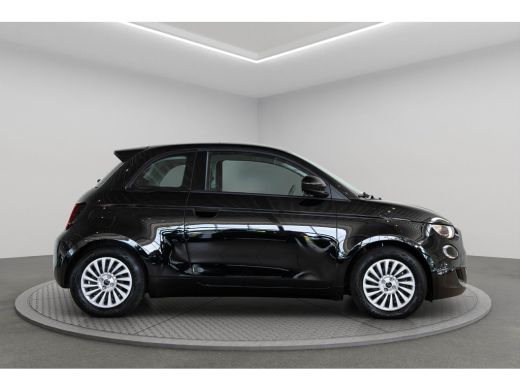 Fiat 500 Urban 42 kWh l Apple Car Play l Android l Camera l Leder Multi Stuur l Cr Control l Climate Contr... ActivLease financial lease