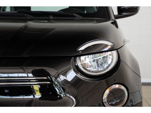 Fiat 500 Urban 42 kWh l Apple Car Play l Android l Camera l Leder Multi Stuur l Cr Control l Climate Contr... ActivLease financial lease