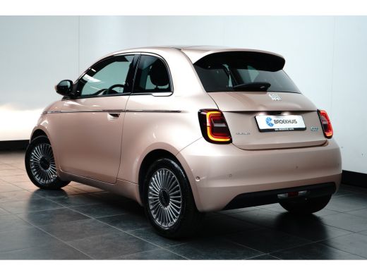 Fiat 500e 3+1 Icon 42 kWh 118 pk | Stoelverwarming | 16 inch LM-Velgen | Apple Carplay | ActivLease financial lease