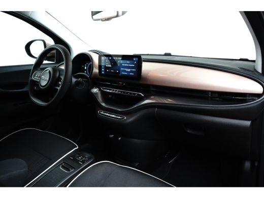 Fiat 500e 3+1 Icon 42 kWh 118 pk | Stoelverwarming | 16 inch LM-Velgen | Apple Carplay | ActivLease financial lease