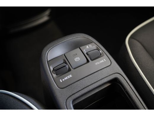 Fiat 500e Icon 42 kWh | Camera | Stoelverwarming | Apple Carplay & Android Auto | Parkeersensoren | Lichtme... ActivLease financial lease