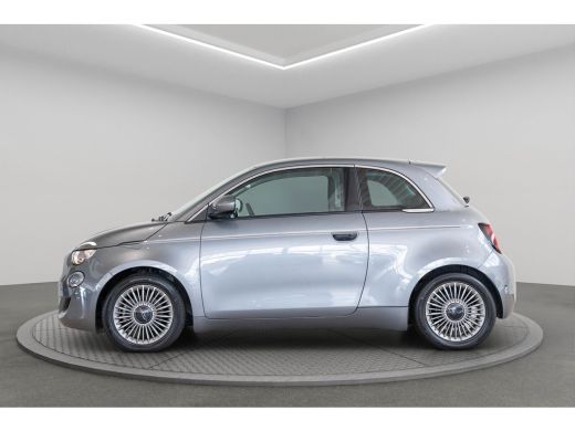 Fiat 500e Icon 42 kWh | Camera | Stoelverwarming | Apple Carplay & Android Auto | Parkeersensoren | Lichtme... ActivLease financial lease