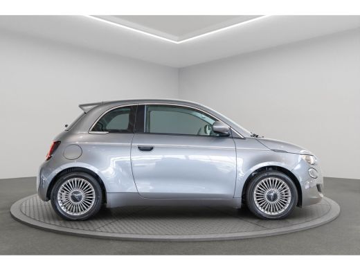 Fiat 500e Icon 42 kWh | Camera | Stoelverwarming | Apple Carplay & Android Auto | Parkeersensoren | Lichtme... ActivLease financial lease