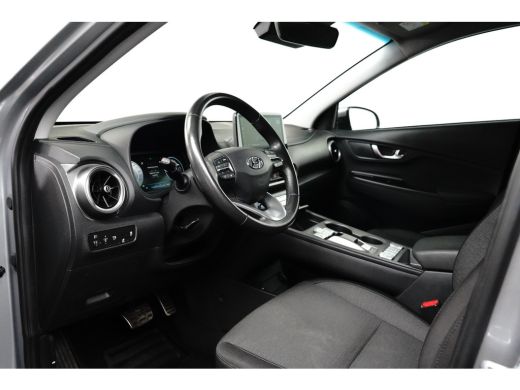 Hyundai Kona Comfort 64 kWh | Achterbank in delen neerklapbaar | Achteruitrijcamera | Airco (automatisch) ActivLease financial lease