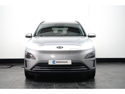 Hyundai Kona Comfort 64 kWh | Achterbank in delen neerklapbaar | Achteruitrijcamera | Airco (automatisch) ActivLease financial lease