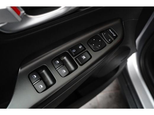 Hyundai Kona Comfort 64 kWh | Achterbank in delen neerklapbaar | Achteruitrijcamera | Airco (automatisch) ActivLease financial lease