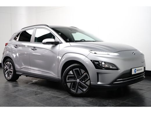 Hyundai Kona Comfort 64 kWh | Achterbank in delen neerklapbaar | Achteruitrijcamera | Airco (automatisch) ActivLease financial lease