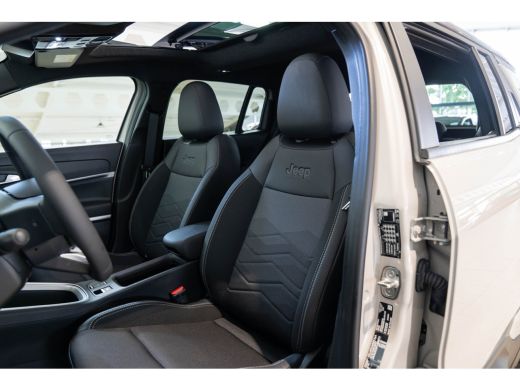 Jeep Avenger Summit 54 kWh | Tot 8 Jaar Garantie | Warmtepomp | Schuif-kanteldak | Navigatie | Stoelverwarming... ActivLease financial lease