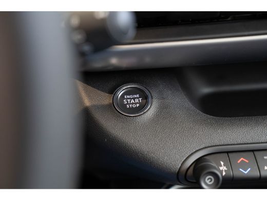 Jeep Avenger Summit 54 kWh | Tot 8 Jaar Garantie | Warmtepomp | Schuif-kanteldak | Navigatie | Stoelverwarming... ActivLease financial lease