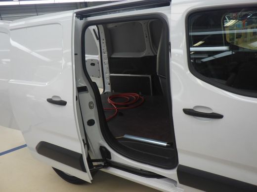 Opel Combo-e 136 L1 50kWh | Fase 3 laden | SOH 99% | Navi by app | Apple carplay | Camera | Nieuw model | 3.30... ActivLease financial lease