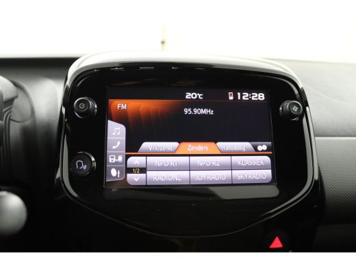 Peugeot 108 1.0 e-VTi Allure | Climate Control | CarPlay/Android Auto | Camera | Lichtmetalen Velgen | Metall... ActivLease financial lease