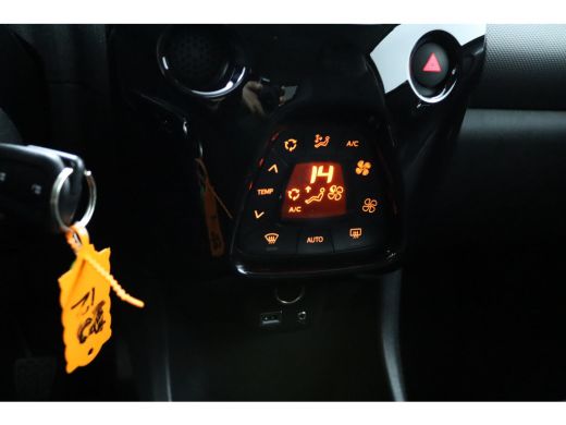 Peugeot 108 1.0 e-VTi Allure | Climate Control | CarPlay/Android Auto | Camera | Lichtmetalen Velgen | Metall... ActivLease financial lease