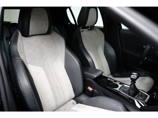 Peugeot 208 1.2 PureTech GT Pack | Navi | Alcantara | Verw. stoelen + Massage | Camera | Keyless | Ad. Cruise | ActivLease financial lease