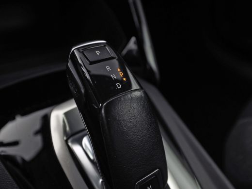 Peugeot 208 1.2 PureTech Sport Automaat (APPLE CARPLAY, KEYLESS, PARKEERSENSOREN, SPORTSTOELEN, CRUISE, LANE ... ActivLease financial lease