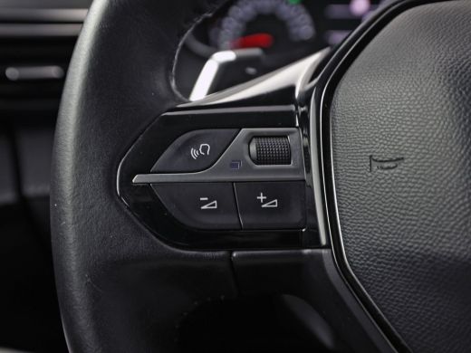 Peugeot 208 1.2 PureTech Sport Automaat (APPLE CARPLAY, KEYLESS, PARKEERSENSOREN, SPORTSTOELEN, CRUISE, LANE ... ActivLease financial lease