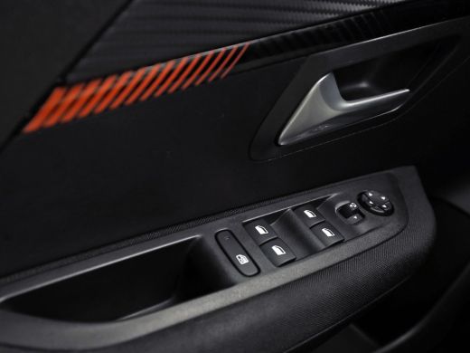 Peugeot 208 1.2 PureTech Sport Automaat (APPLE CARPLAY, KEYLESS, PARKEERSENSOREN, SPORTSTOELEN, CRUISE, LANE ... ActivLease financial lease