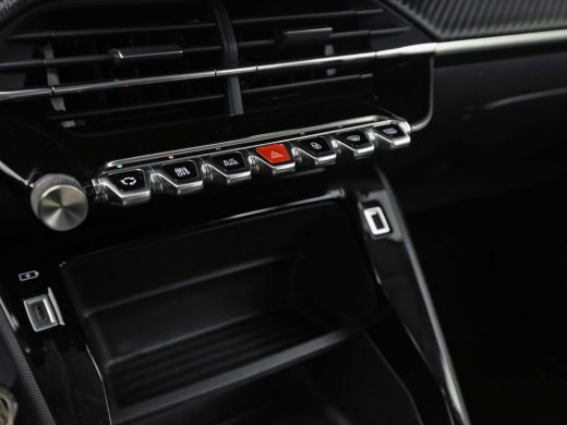 Peugeot 208 1.2 PureTech Sport Automaat (APPLE CARPLAY, KEYLESS, PARKEERSENSOREN, SPORTSTOELEN, CRUISE, LANE ... ActivLease financial lease