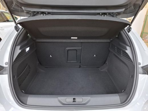 Peugeot 308 1.2 Hybrid 145 e-DCS6 GT | Panorama/schuifdak | Luxe stoelen | Focal | Trekhaak | Nieuw model | 5... ActivLease financial lease