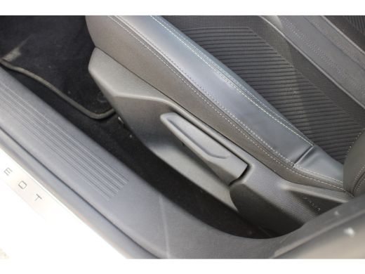 Peugeot 308 1.2 PureTech 130pk EAT8 GT | Automaat | Panorama/schuifdak | Focal | Navigatie | Camera voor + ac... ActivLease financial lease