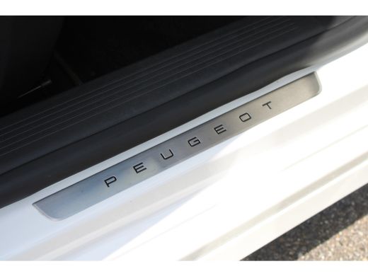 Peugeot 308 1.2 PureTech 130pk EAT8 GT | Automaat | Panorama/schuifdak | Focal | Navigatie | Camera voor + ac... ActivLease financial lease