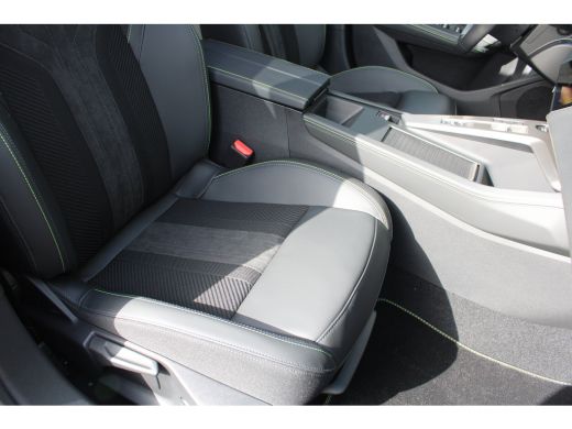 Peugeot 308 SW 1.6 Plug-in Hybrid 195pk GT | Automaat | Panorama/schuifdak | Navigatie | Camera | Trekhaak | ... ActivLease financial lease