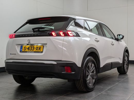 Peugeot e-2008 EV Active Pack 50 kWh | Navigatie | Camera | Apple Carplay / Android Auto | SOH 96% | Achterbank ... ActivLease financial lease