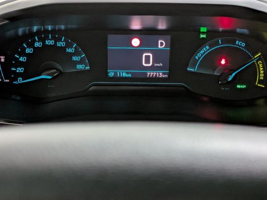 Peugeot e-2008 EV Active Pack 50 kWh | Navigatie | Camera | Apple Carplay / Android Auto | SOH 96% | Achterbank ... ActivLease financial lease