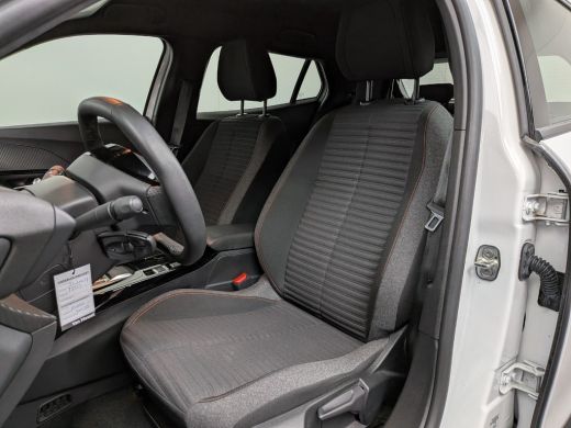 Peugeot e-2008 EV Active Pack 50 kWh | Navigatie | Camera | Apple Carplay / Android Auto | SOH 96% | Achterbank ... ActivLease financial lease