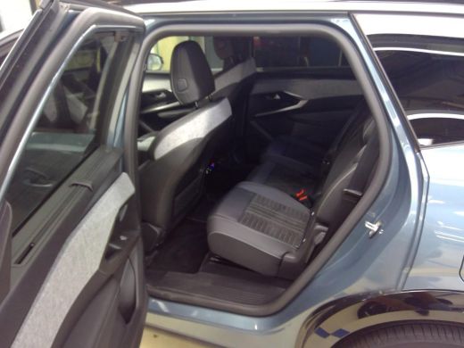 Peugeot e-5008 GT Avantage 73 kWh 7p | Fase 3 laden | SOH 100% | Luxe stoelen | Elektrische verstelbare stoelen ... ActivLease financial lease