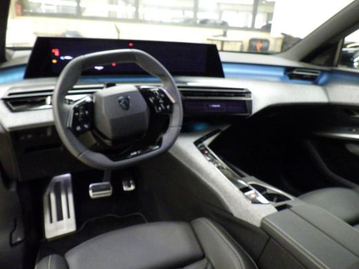 Peugeot e-5008 GT Exclusive 73 kWh 7p | Fase 3 laden | SOH 100% | Panorama/schuifdak | Lederen bekleding | Trekh... ActivLease financial lease