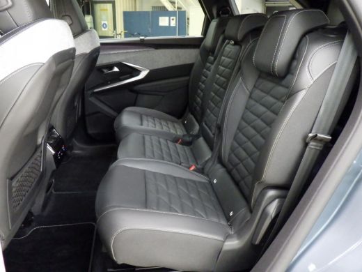Peugeot e-5008 GT Exclusive 73 kWh 7p | Fase 3 laden | SOH 99% | Lederen bekleding | Massage | Trekhaak | 20 Inc... ActivLease financial lease