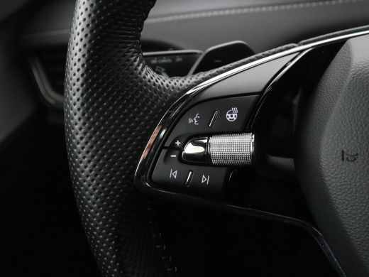 Skoda Enyaq iV | SOH 93,3% | Leder/alcantara | Stuur/stoel verwarming | Cruise control | Carplay | Camera | Park... ActivLease financial lease