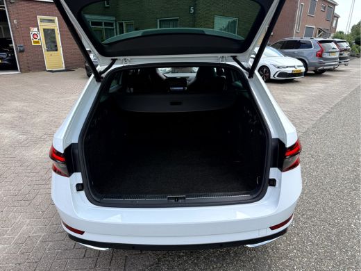 Skoda Superb Combi 1.4 TSI iV Sportline Business Panoramadak, Trekhaak ActivLease financial lease