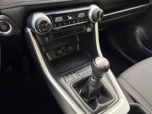 Toyota RAV4 2.0 VVT-iE Business Trekhaak (2000 kg) Adapt.Cruise Carplay Camera Voll.Dealer Onderhouden! ActivLease financial lease