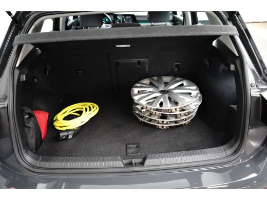 Volkswagen Golf 1.4 eHybrid Style l Elektr. Stoel incl Memory l Trekhaak Elektr. l Velours Bekleding l Stoelverwa... ActivLease financial lease