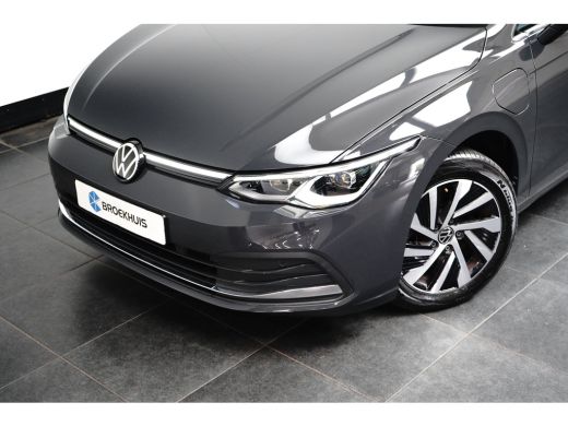 Volkswagen Golf 1.4 eHybrid Style l Elektr. Stoel incl Memory l Trekhaak Elektr. l Velours Bekleding l Stoelverwa... ActivLease financial lease