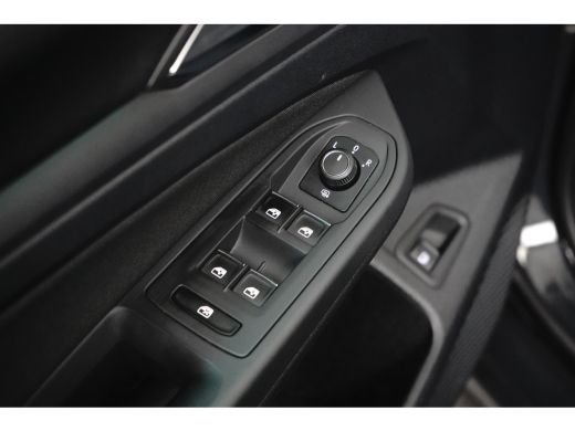 Volkswagen Golf 1.4 eHybrid Style l Elektr. Stoel incl Memory l Trekhaak Elektr. l Velours Bekleding l Stoelverwa... ActivLease financial lease