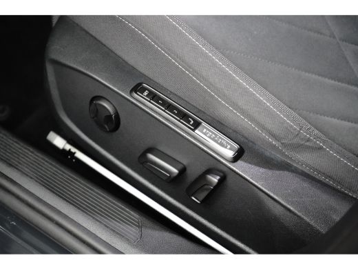 Volkswagen Golf 1.4 eHybrid Style l Elektr. Stoel incl Memory l Trekhaak Elektr. l Velours Bekleding l Stoelverwa... ActivLease financial lease