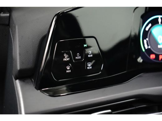Volkswagen Golf 1.4 eHybrid Style l Elektr. Stoel incl Memory l Trekhaak Elektr. l Velours Bekleding l Stoelverwa... ActivLease financial lease