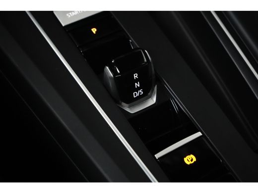 Volkswagen Golf 1.4 eHybrid Style l Elektr. Stoel incl Memory l Trekhaak Elektr. l Velours Bekleding l Stoelverwa... ActivLease financial lease