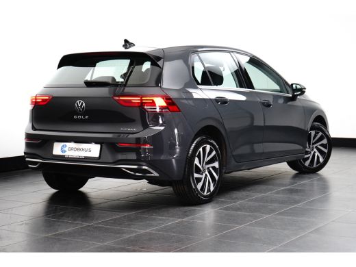 Volkswagen Golf 1.4 eHybrid Style l Elektr. Stoel incl Memory l Trekhaak Elektr. l Velours Bekleding l Stoelverwa... ActivLease financial lease