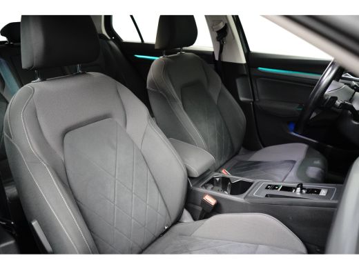 Volkswagen Golf 1.4 eHybrid Style l Elektr. Stoel incl Memory l Trekhaak Elektr. l Velours Bekleding l Stoelverwa... ActivLease financial lease