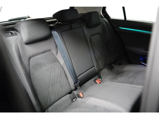 Volkswagen Golf 1.4 eHybrid Style l Elektr. Stoel incl Memory l Trekhaak Elektr. l Velours Bekleding l Stoelverwa... ActivLease financial lease