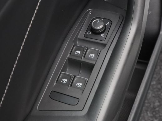 Volkswagen T-Roc 1.5 TSi 150 Pk Automaat R-Line Business | Carplay | Adaptive Cruise | Stoelverwarming | LED | 18 ... ActivLease financial lease