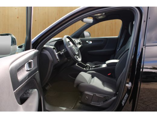 Volvo  XC40 Recharge Core 70 kWh | BLIS | Camera | Stoel + Stuur Verwarming | Keyless Start / Entry | DAB | ActivLease financial lease