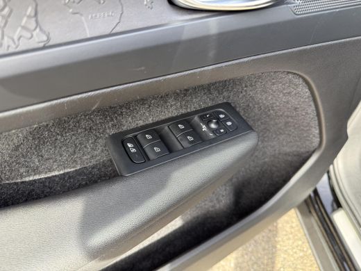 Volvo  XC40 Recharge Core 70 kWh VAN: &euro; 31.900- VOOR: &euro; 29.877,- UW HERFSTVOORDEEL: &euro; 2.023,-| SOH 91%| ELEK... ActivLease financial lease