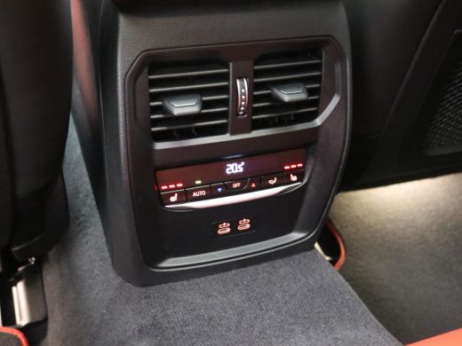 BMW i4 M50 High Executive 84 kWh / AWD / 544PK / 450 km WLTP / Warmtepomp / 3 Fase laden / M-Performance... ActivLease financial lease