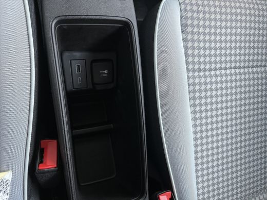 Fiat 500 ICON | 10,25" touchscreen radio met Bluetooth, DAB & USB | Automatische airconditioning | Isofix ... ActivLease financial lease