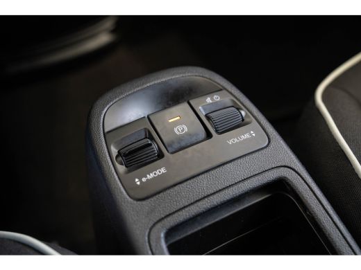 Fiat 500e Icon 42 kWh | Camera | Stoelverwarming | Parkeersensoren | Apple Carplay & Android Auto | Climate... ActivLease financial lease
